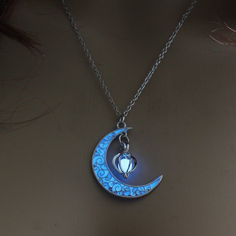 Glowing Pendant Necklace – Silver-Plated Chain Jewelry for Women