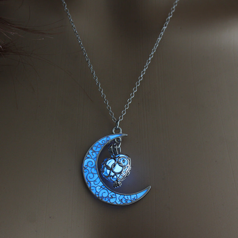 Glowing Pendant Necklace – Silver-Plated Chain Jewelry for Women