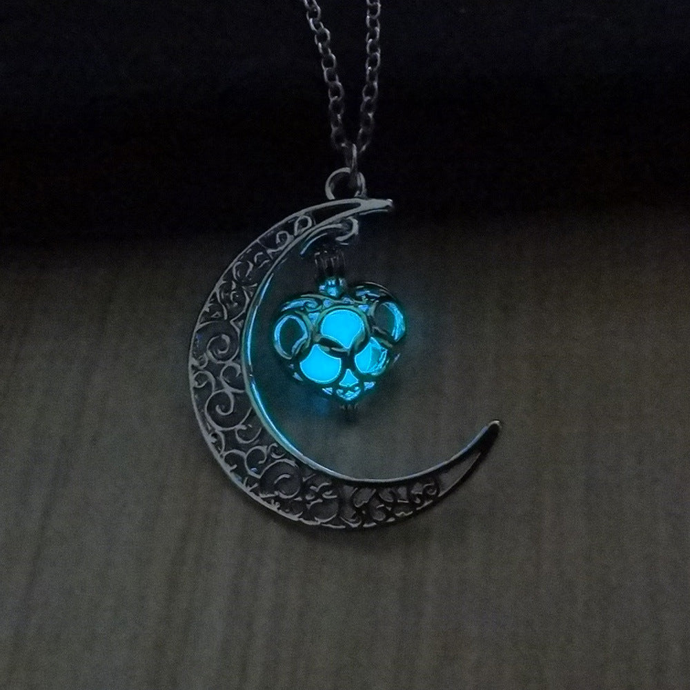 Glowing Pendant Necklace – Silver-Plated Chain Jewelry for Women