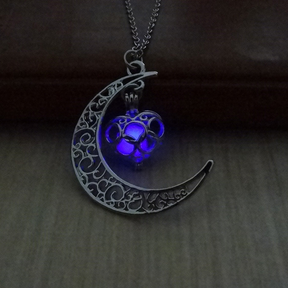 Glowing Pendant Necklace – Silver-Plated Chain Jewelry for Women