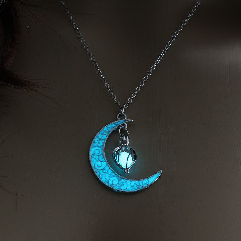 Glowing Pendant Necklace – Silver-Plated Chain Jewelry for Women