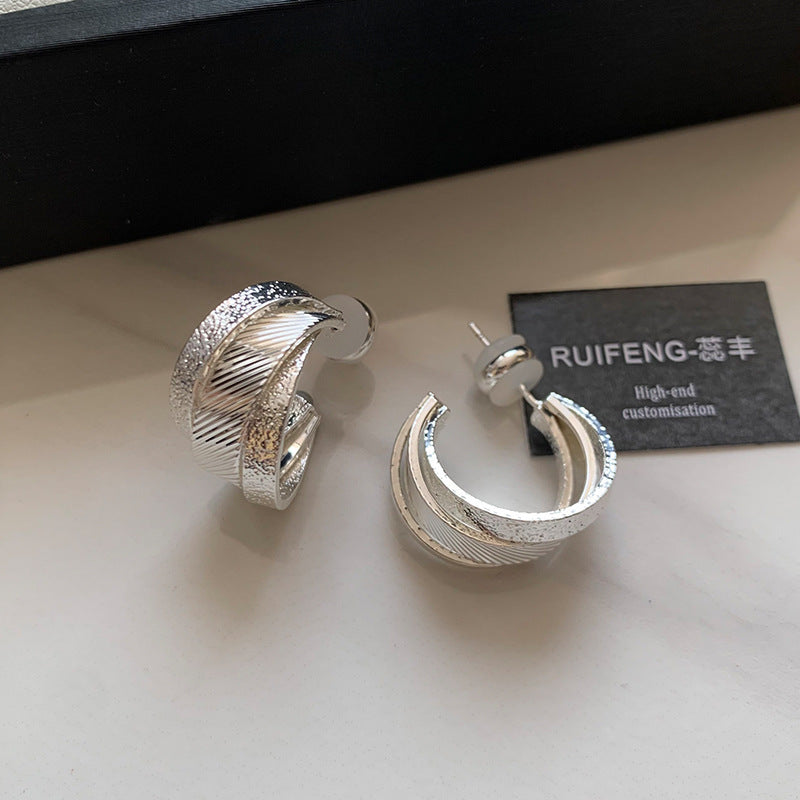 Elegant Gold and Silver Women’s Earrings – Classic Stylish Fashion Jewelry