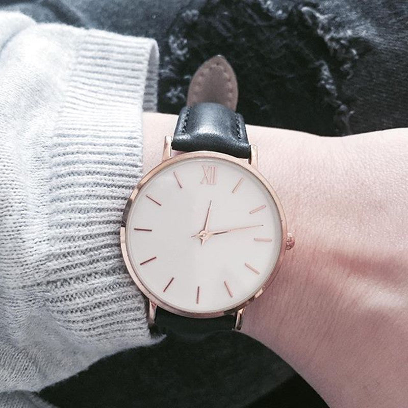 Fashion Women’s Leather Quartz Watch – Elegant Ladies Wristwatch with Stylish Design