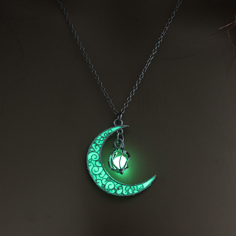 Glowing Pendant Necklace – Silver-Plated Chain Jewelry for Women
