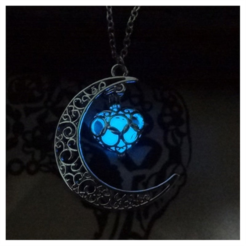 Glowing Pendant Necklace – Silver-Plated Chain Jewelry for Women