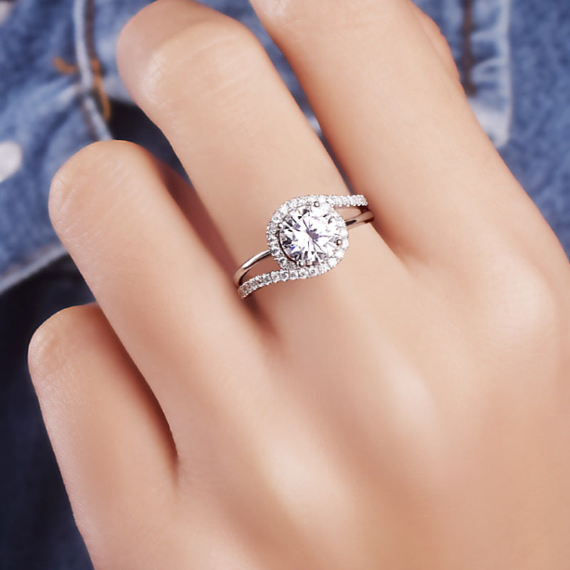 Elegant Diamond Twist Ring – Shining Crystal Surround Design for Women