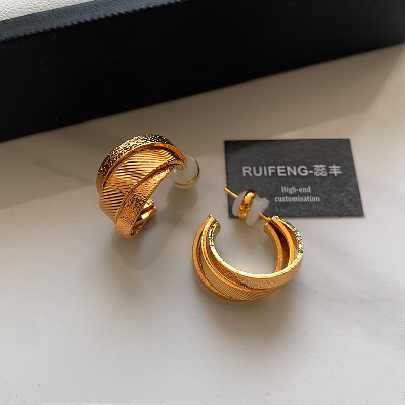 Elegant Gold and Silver Women’s Earrings – Classic Stylish Fashion Jewelry