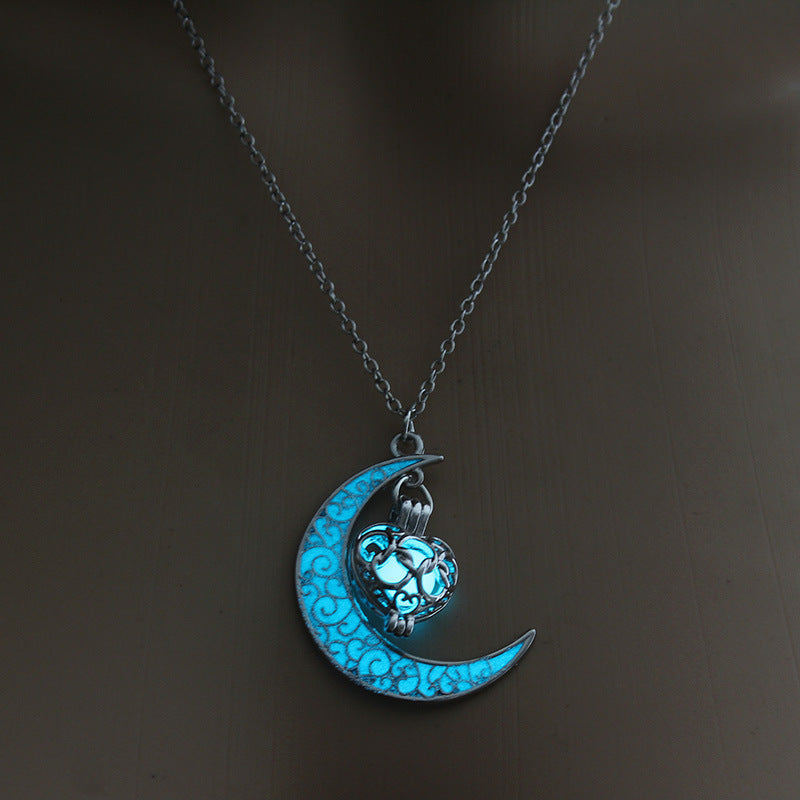 Glowing Pendant Necklace – Silver-Plated Chain Jewelry for Women