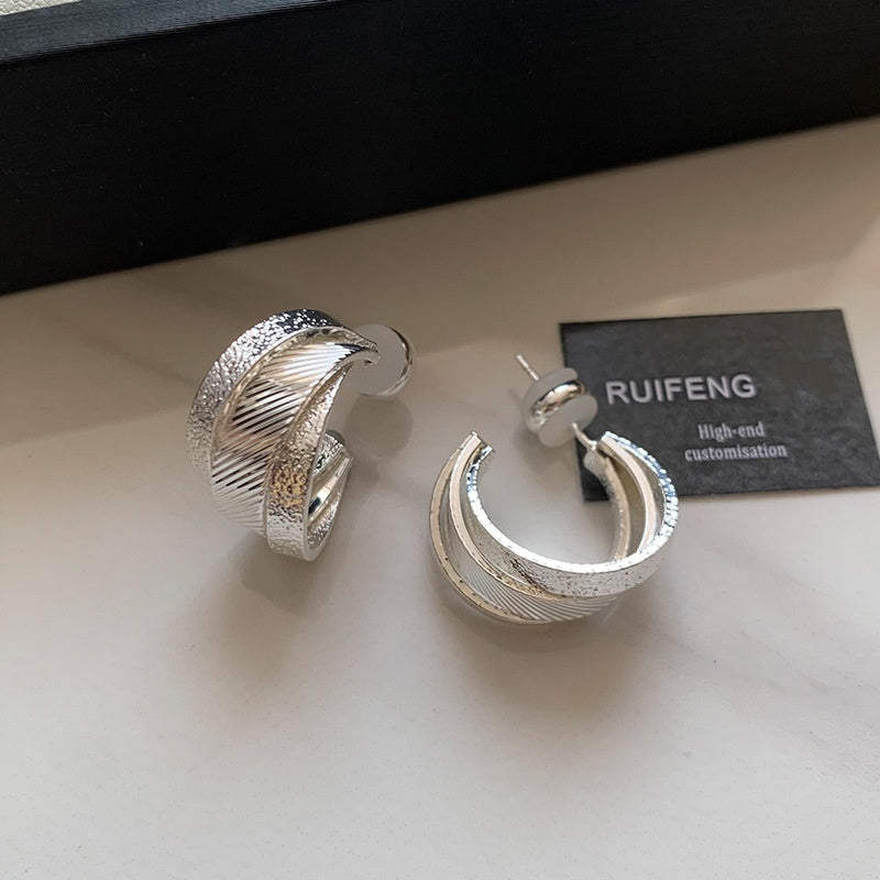Elegant Gold and Silver Women’s Earrings – Classic Stylish Fashion Jewelry
